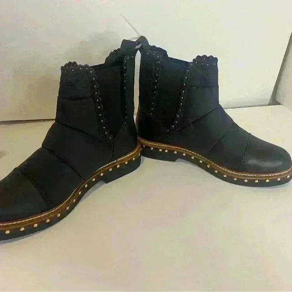 FREE PEOPLE Atlas Puffer Chelsea Boot in Black Leather Size 7.5 NWOT - Picture 2 of 7